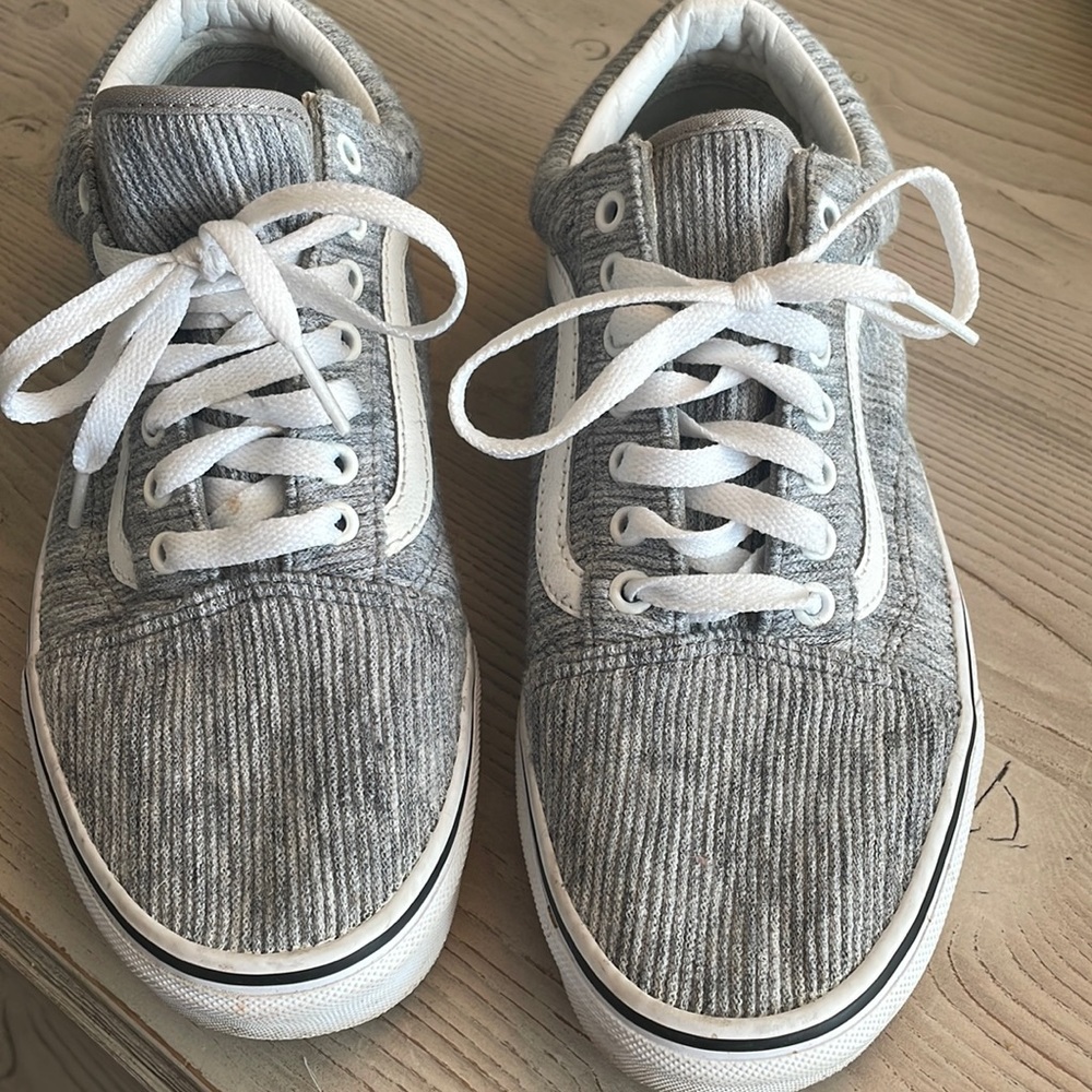 VANS classic skater women’s conduroy sneakers. Lightly worn